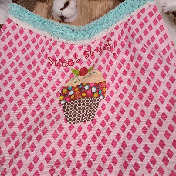 🧁🧁NEW🧁🧁SUPER CUTE!! Sweet Stuff Cupcake Apron for young girl cookers 🧁🧁 - Picture 3 of 16